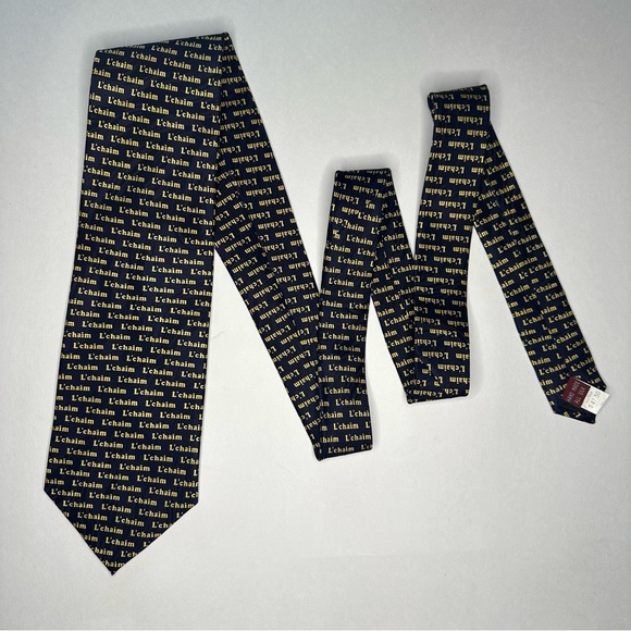 NWT L’chiam L’chiam Museum Artifacts Jewish Hebrew Silk Classic Blue Tie 3.75” - Picture 5 of 6